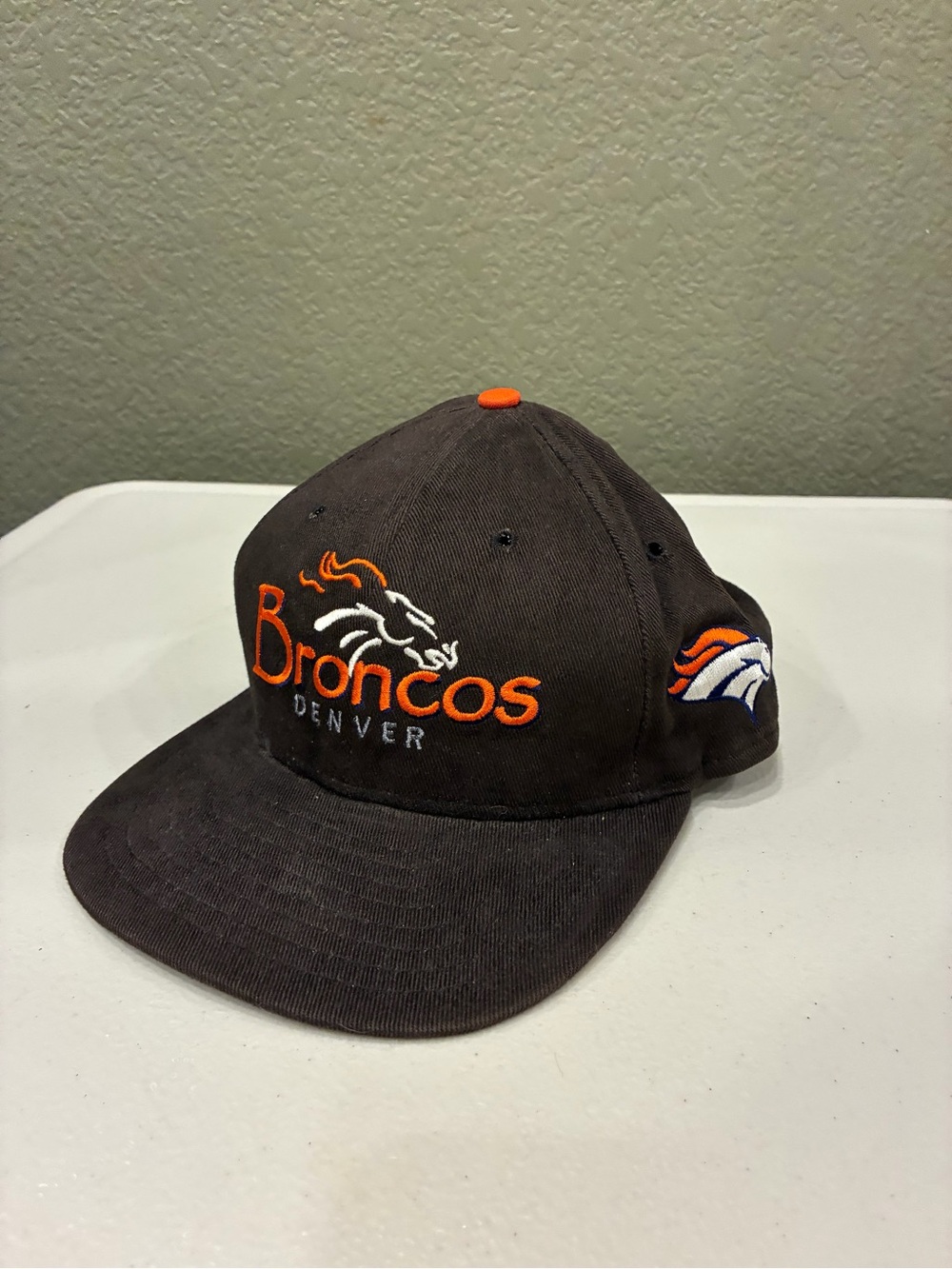 Vintage 90's NFL DENVER BRONCOS New Era SNAPBACK Hat Cap Made In USA Brown